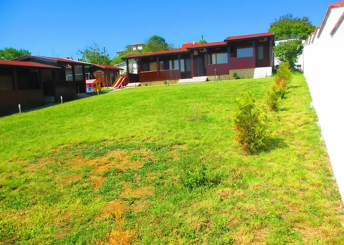 Ваканционна къща дървени къщички - лион